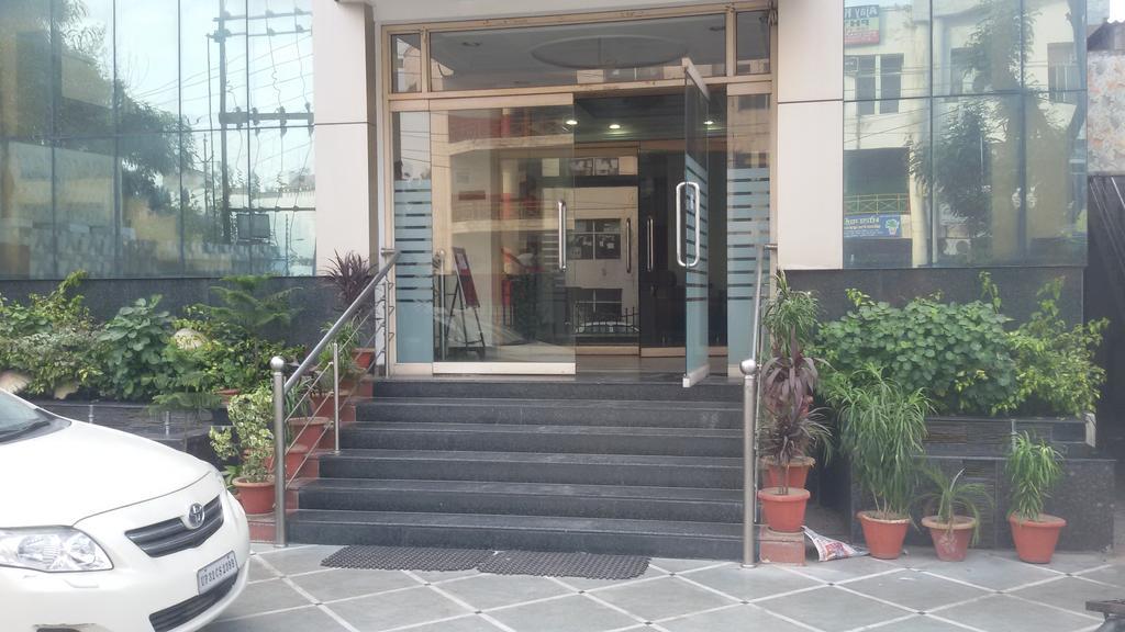 Hotel Sunrise Inn Lucknow Zewnętrze zdjęcie