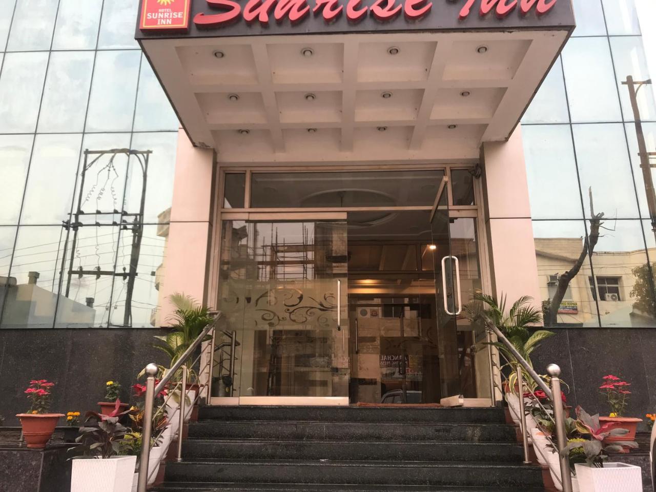 Hotel Sunrise Inn Lucknow Zewnętrze zdjęcie
